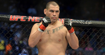 Ex-UFC champ Velasquez to enter pro wrestling