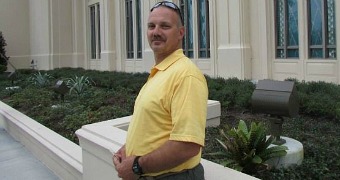 Hixon, other coaches killed in Florida shooting to receive ESPYs