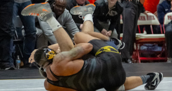 Lewis' pin helps Missouri move win streak to 26