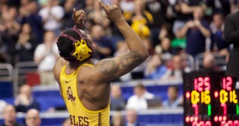 Update: Robles sets record for most pull ups in one minute